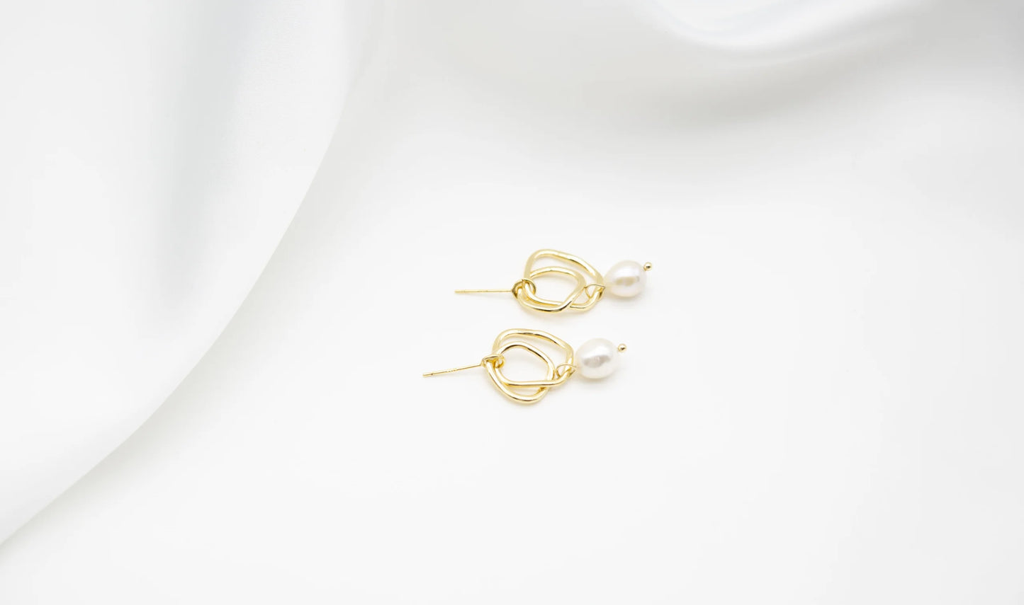 Emily Freshwater Pearl Earrings