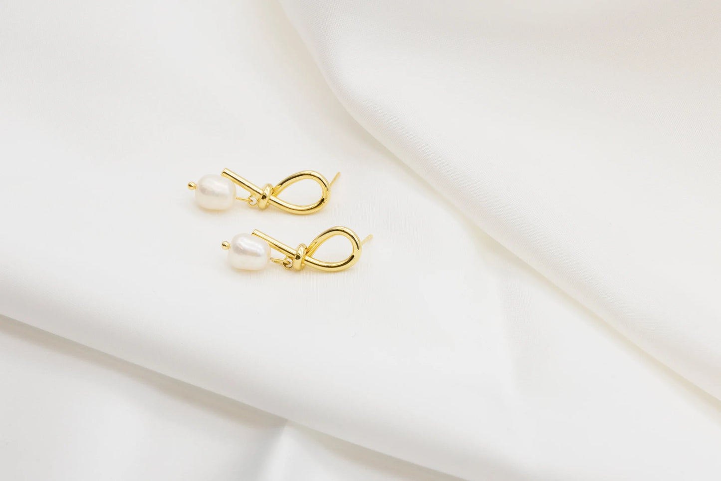 Olivia Pearl Earrings