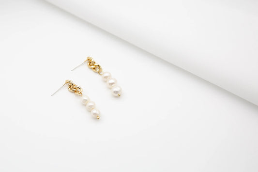 Peta Freshwater Pearl Earrings