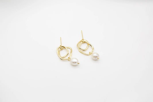 Emily Freshwater Pearl Earrings
