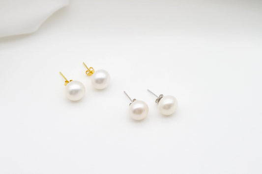 Round Freshwater Pearl Studs