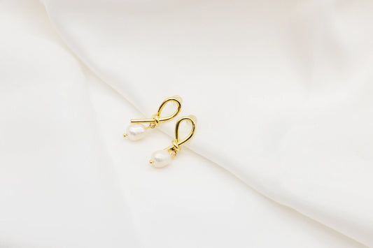 Olivia Pearl Earrings