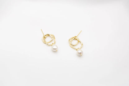 Emily Freshwater Pearl Earrings