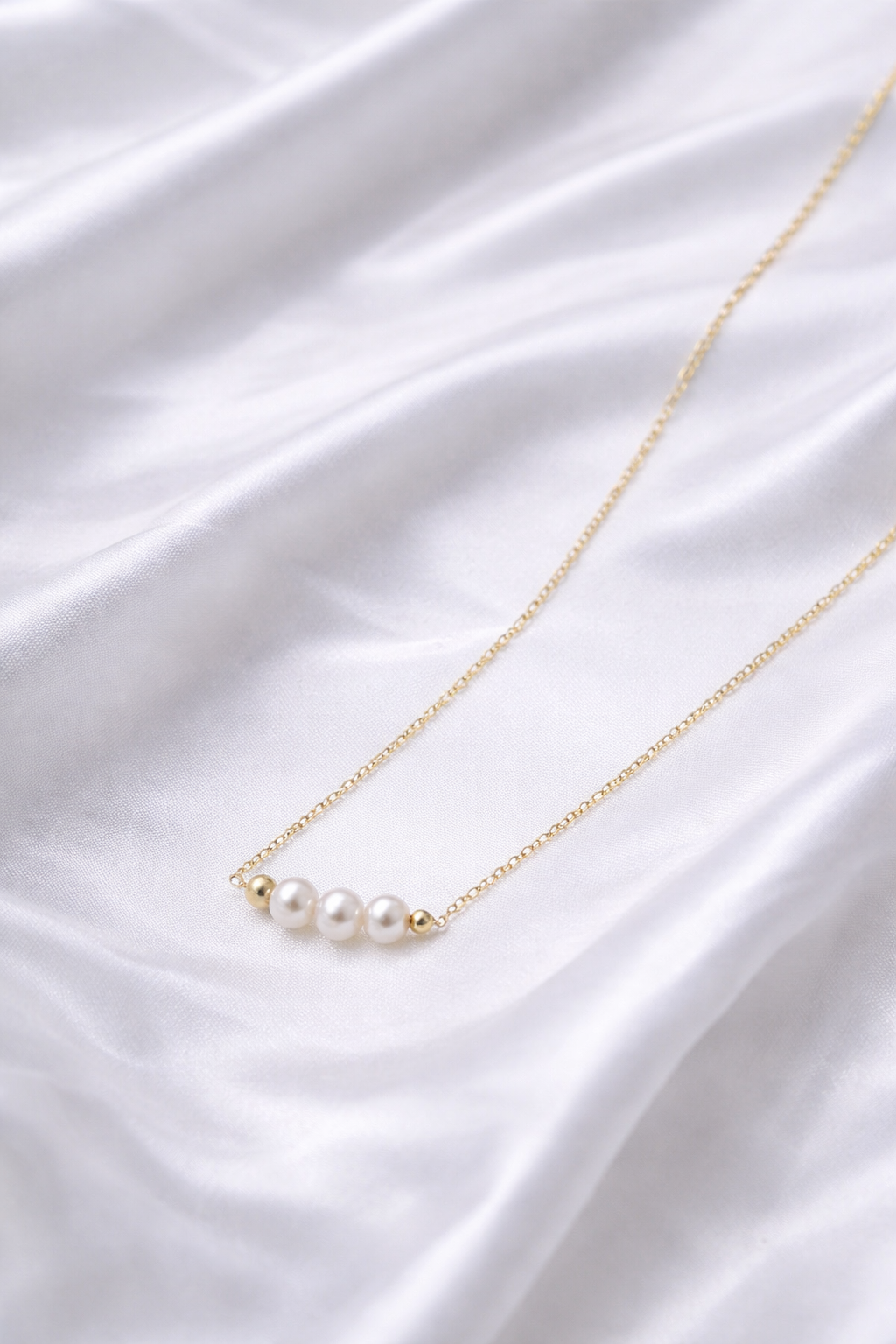 aspen freshwater pearl gold necklace on a clean bridal jewellery background