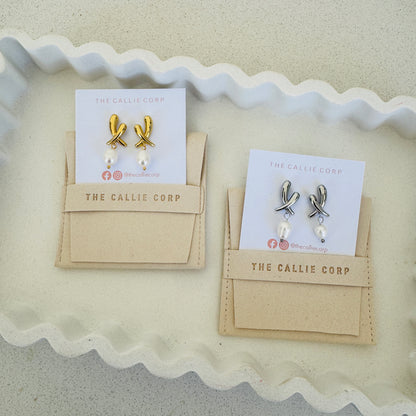 Cross my Heart Pearl Earrings