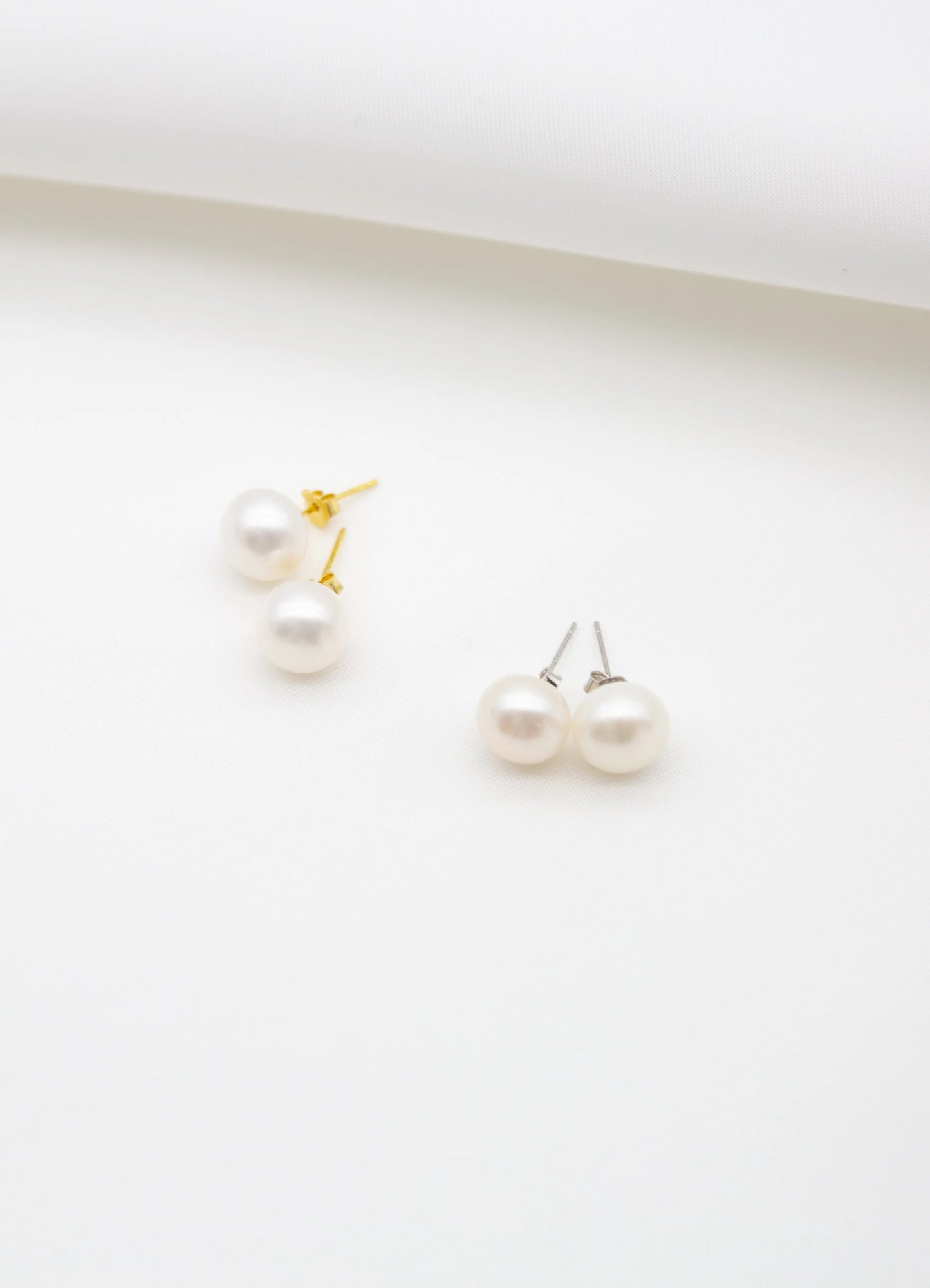 Round Freshwater Pearl Studs