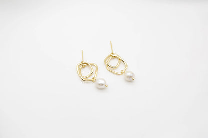 Emily Freshwater Pearl Earrings