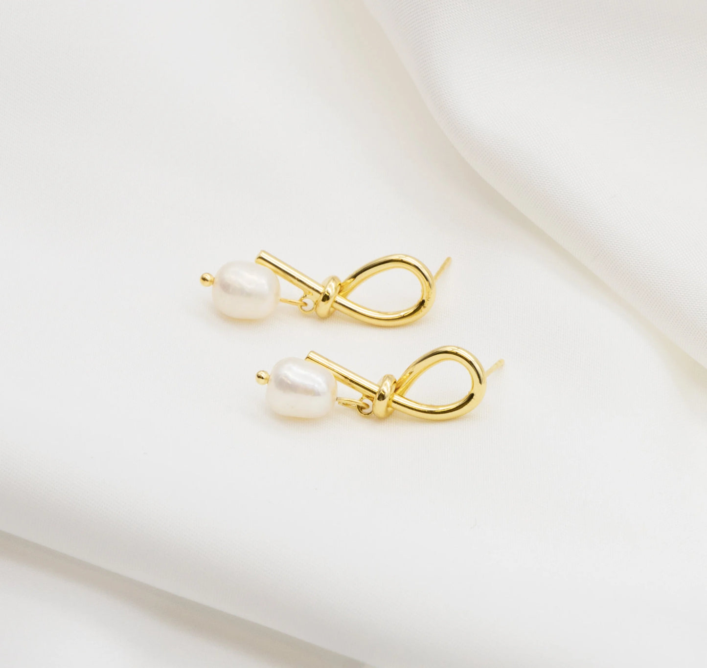 Olivia Pearl Earrings