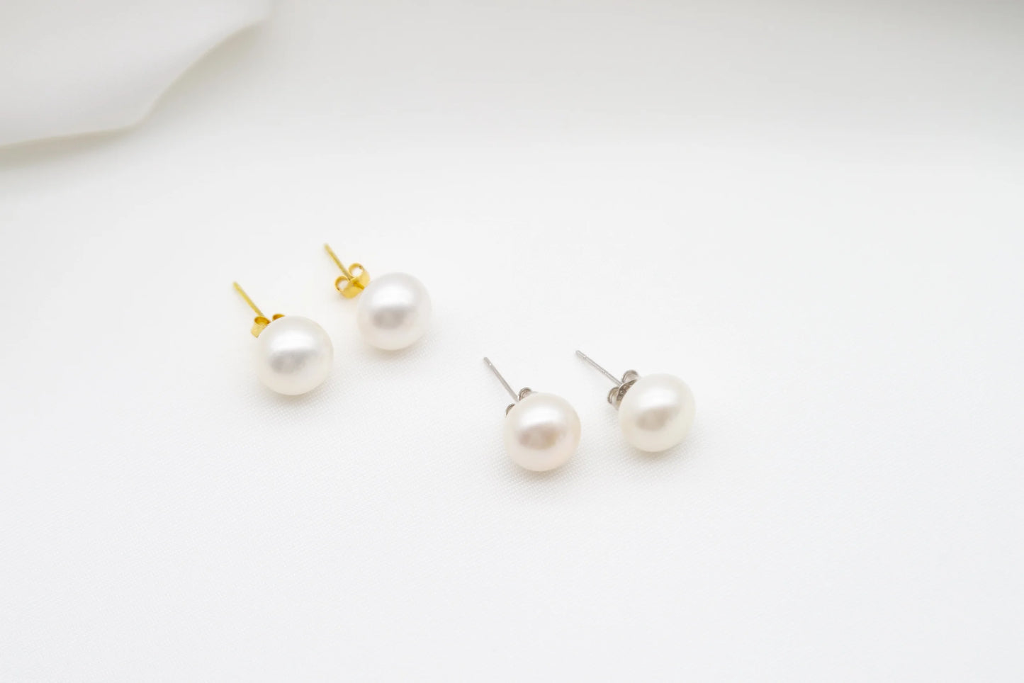 Round Freshwater Pearl Studs